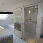 红衣酒庄公寓