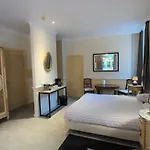 红衣酒庄公寓 *